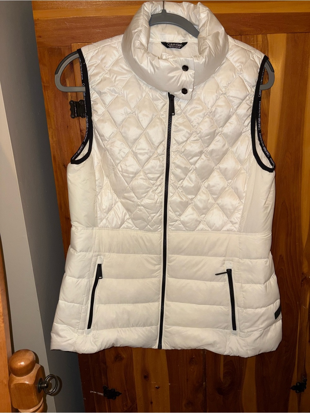 Calvin Klein Women's White Quilted Puffer Vest size large